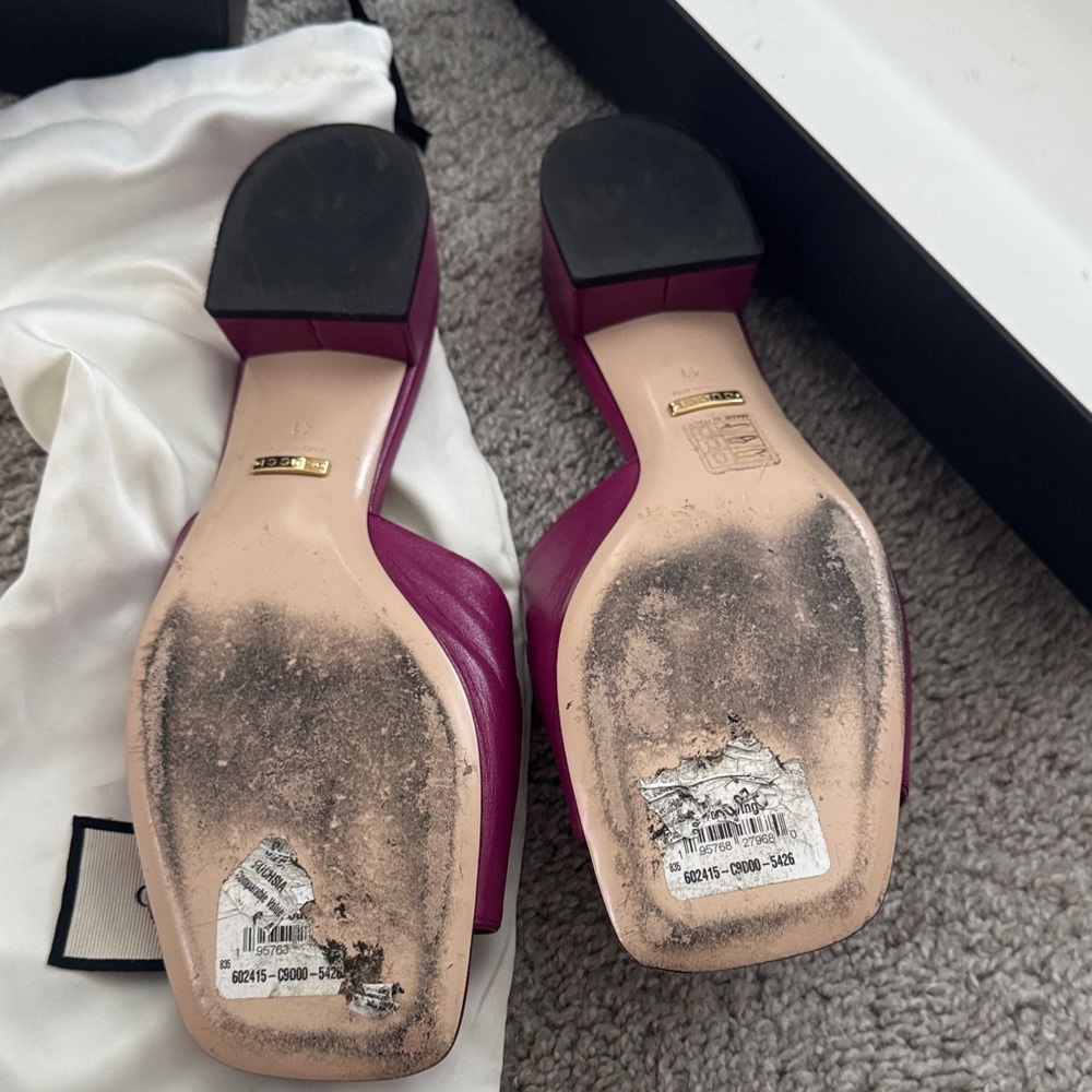Gucci Women's Magenta Mules with Gold Detail - Picture 7 of 14